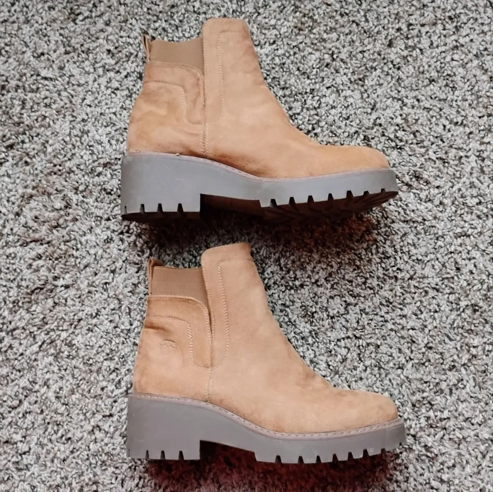 Rock & Candy by Zigi Chelsea Boots Suede Ankle Booties – Size 9 Cognac, Like New